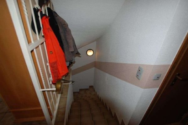 Treppenaufstieg ins 1.OG