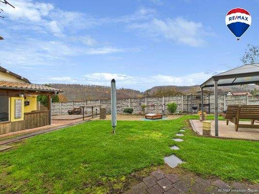 RE/MAX Immobilien DeLux Zweifamilienhaus Wadern-Lockweiler Garten