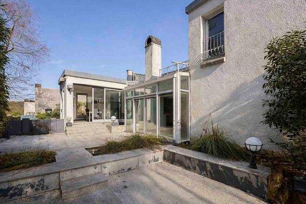 Große Terrasse mit Wintergarten und lichtdurchflutetem Wohnbereich