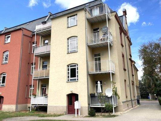 Rückseite mit Balkonanlage