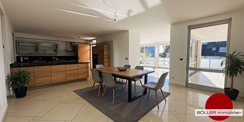 Esszimmer mit hochwertiger Einbauküche!