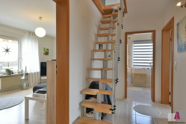 Flur mit Treppe in den Dachspitz