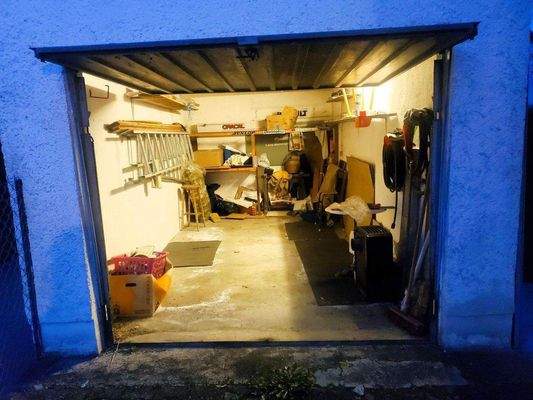 Einzelgarage mit Licht und Strom