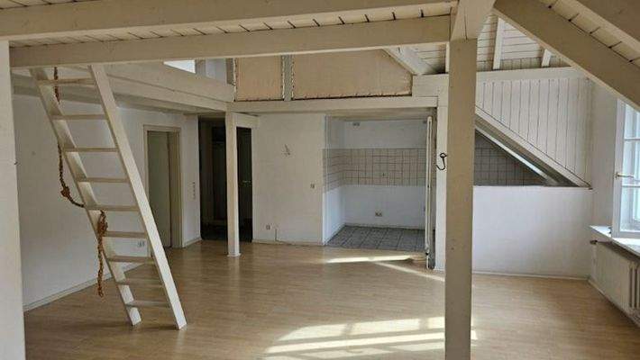 offener Wohnbereich mit Küche, DG (leer)