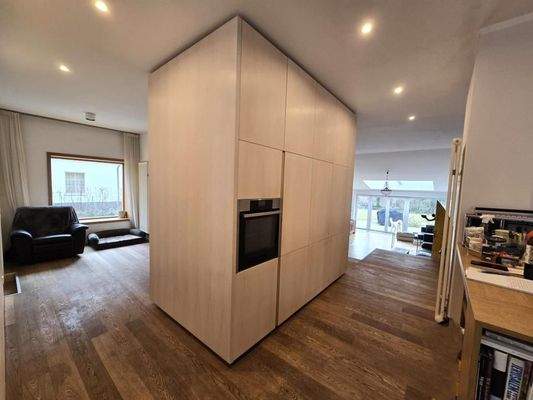 Raumteiler zur Küchenseite