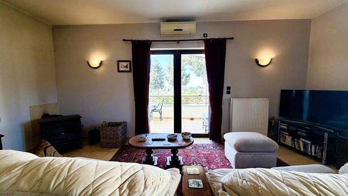 Villa mit Panoramablick auf Meer und weiße Berge auf einem 5.159 m² großen Privatgrundstück