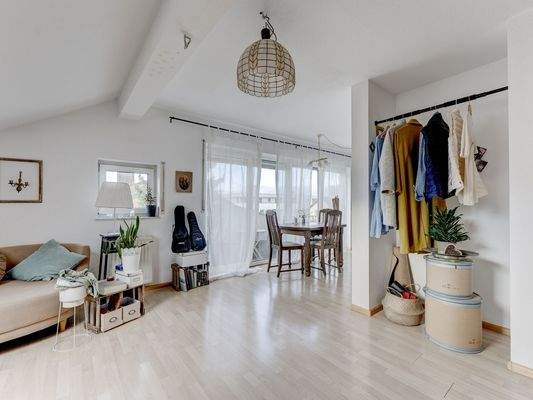 ...mit Zugang zur Küche.