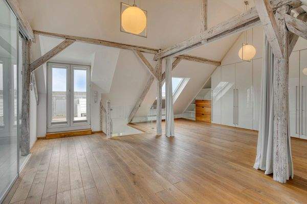 Schlafzimmer und Zugang zur Dachterrasse