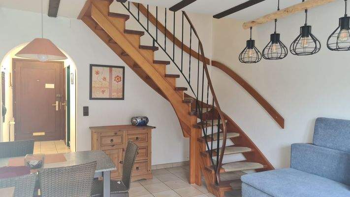 Treppenaufgang im Wohn-/Esszimmer