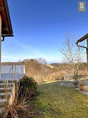 Zwischen Westterrasse und Wirtschaftsgebäude