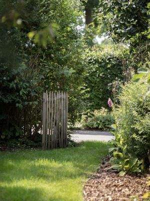 idyllischer Gartenzugang