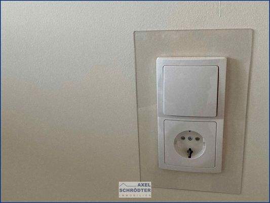 Neue  Lichtschalter und Steckdosen 