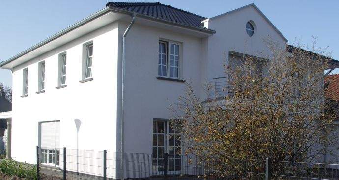 Wohneinheit im Westflügel ebenfalls mit Balkon ..