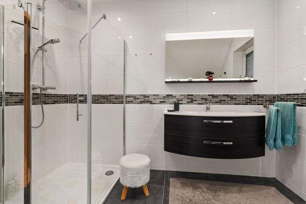 Bad mit Dusche 6,84 m²