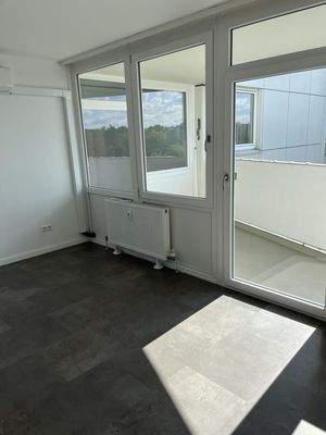 Schlafzimmer mit Zugang zum Balkon