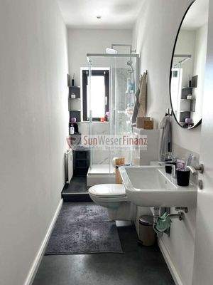 1. OG rechts Bad m. Dusche