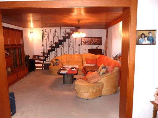 Wohnzimmer EG mit Treppe DG Kinder