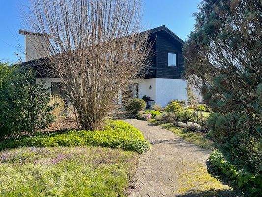 Weg durch den Garten