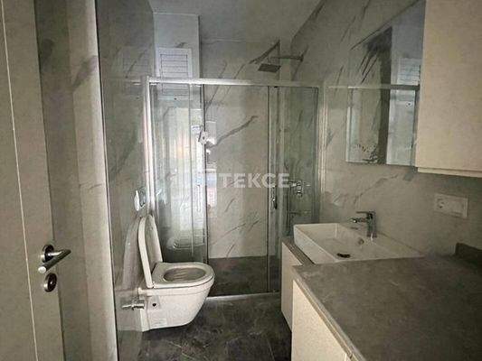 Duplex Apartment Close to Metrobüs Station in İstanbul Beşiktaş