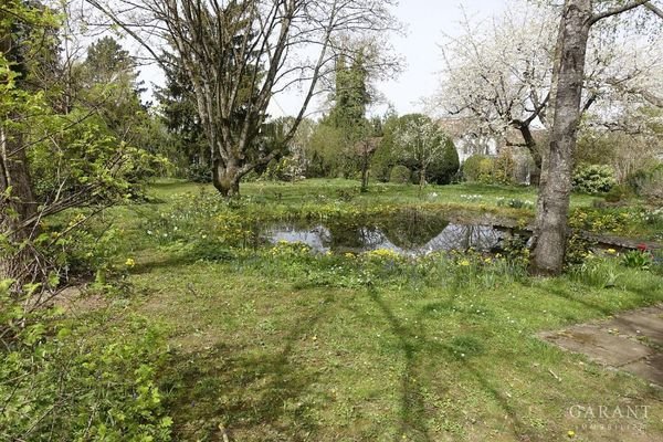 Herrschaftliches Wohnen mit wunderschönem Garten und Praxisanbau