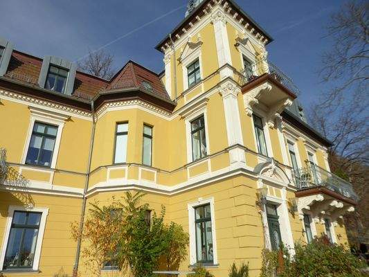 Vordere Gebäudeansicht