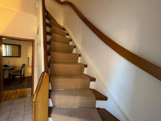 Treppe zum Obergeschoss.jpg