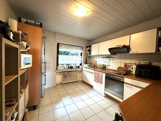 Die geräumige Küche, ...