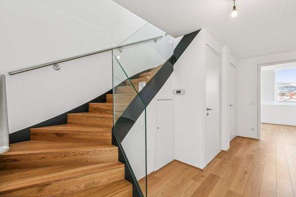 Stiegenaufgang von Etage 4. zu DG