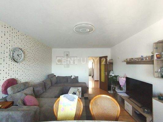 Das gemütliche Wohnzimmer in Blickrichtung Flur