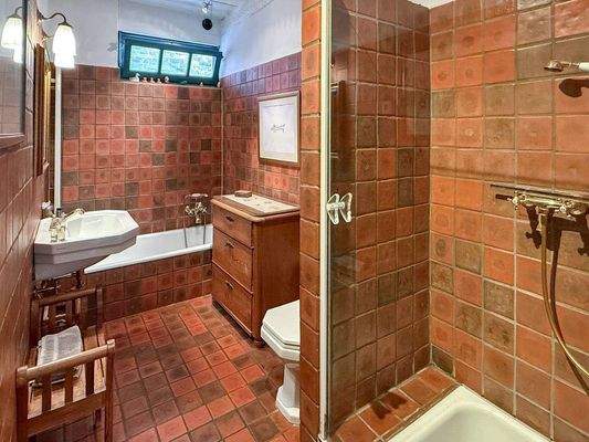 Vollbad im EG mit Musik