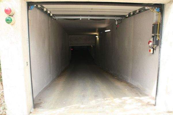 Tiefgarage Einfahrt I
