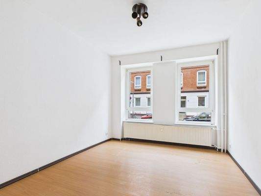 Zimmer Blick zum Fenster - Wörthstraße - Lütt Immobilien