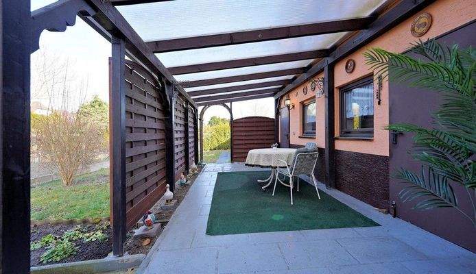 Ueberdachte Freiflaeche!