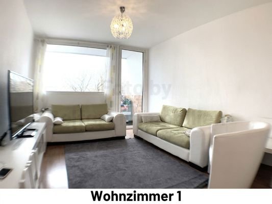 Wohnzimmer (Blick zum Balkon)