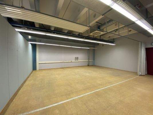 Werkstatt-/Lagerhalle