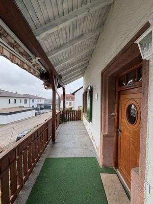 Veranda mit Blick zur Hautür