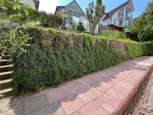 Weg zum Freisitz und Grünbereich