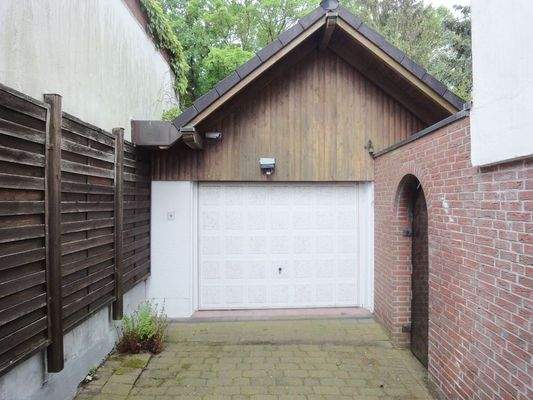 Garage und Gartentor