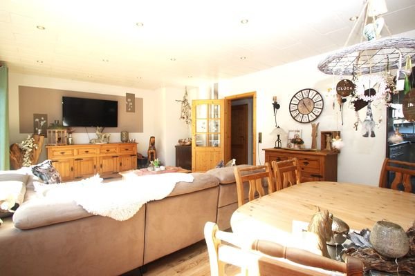 Ca. 30 m²: das große Wohn-Esszimmer ...