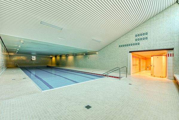 Schwimmbad zum Eingang