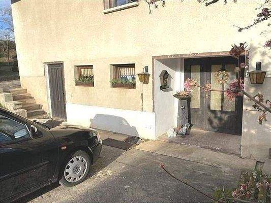 Eingang zum Haus und zum Keller