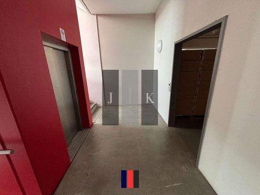 Halleneingang/Aufzug