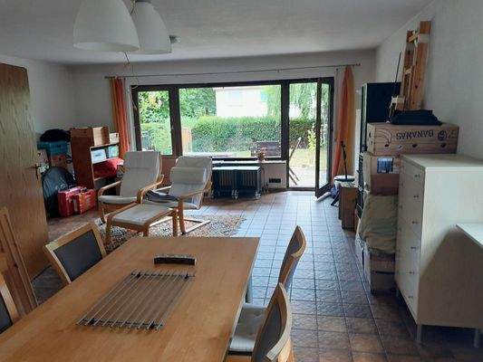 Wohnz. mit Trennw. z. Treppenh