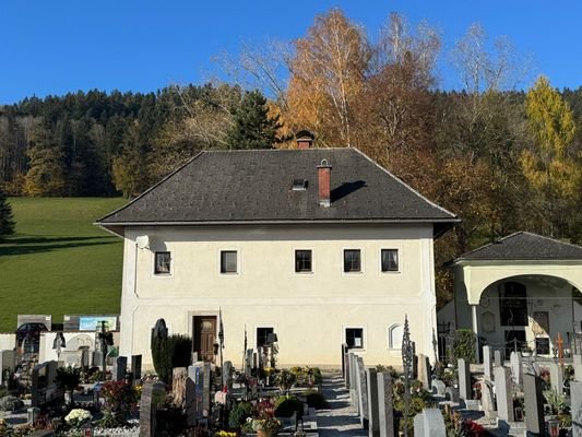 Haus an der Friedhofsmauer