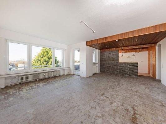 Wohn-/Esszimmer mit Küche (Ist-Zustand)