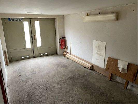 Garage im Erdgeschoß