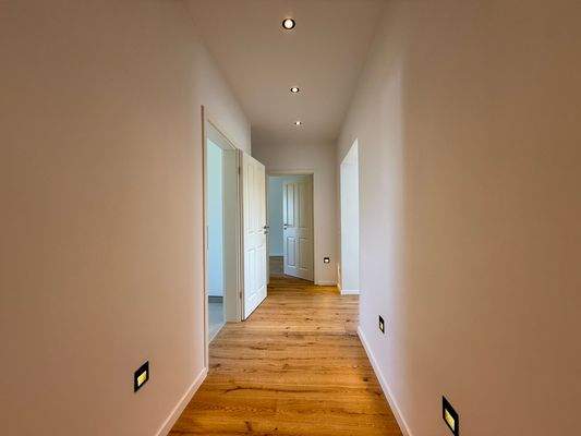Flur (3-Zi renoviert)