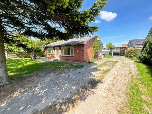 Bungalow - Auffahrt / Carport