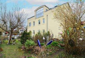 Außenansicht mit Garten