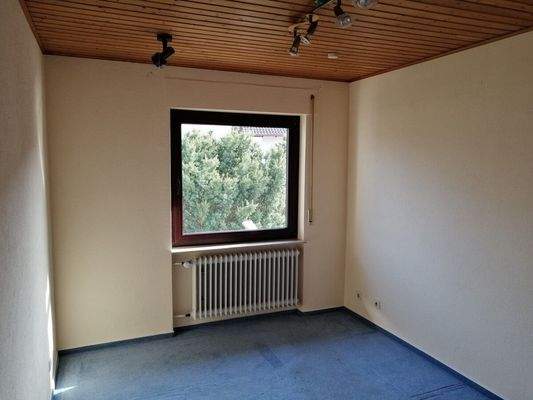 Kinderzimmer neben Bad